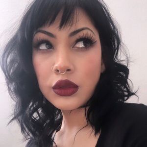 Meet your Posher, Alexis